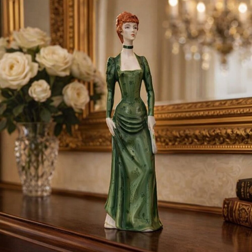 Royal Doulton A La Mode Haute Series Porcelain Vintage Figurine HN 2544